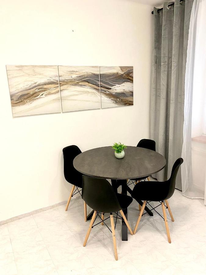 James Dean Apartment - Next To Nivy Bus Station & Mall 布拉迪斯拉发 外观 照片