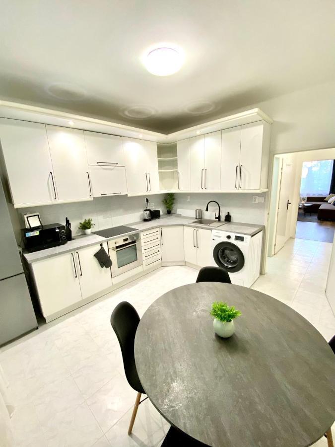 James Dean Apartment - Next To Nivy Bus Station & Mall 布拉迪斯拉发 外观 照片