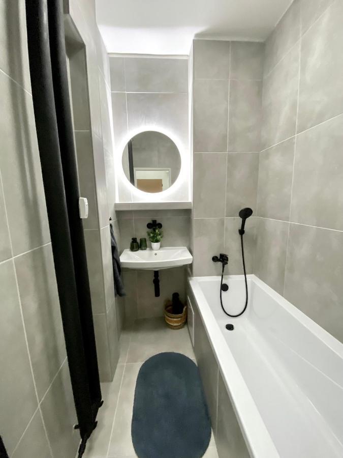 James Dean Apartment - Next To Nivy Bus Station & Mall 布拉迪斯拉发 外观 照片