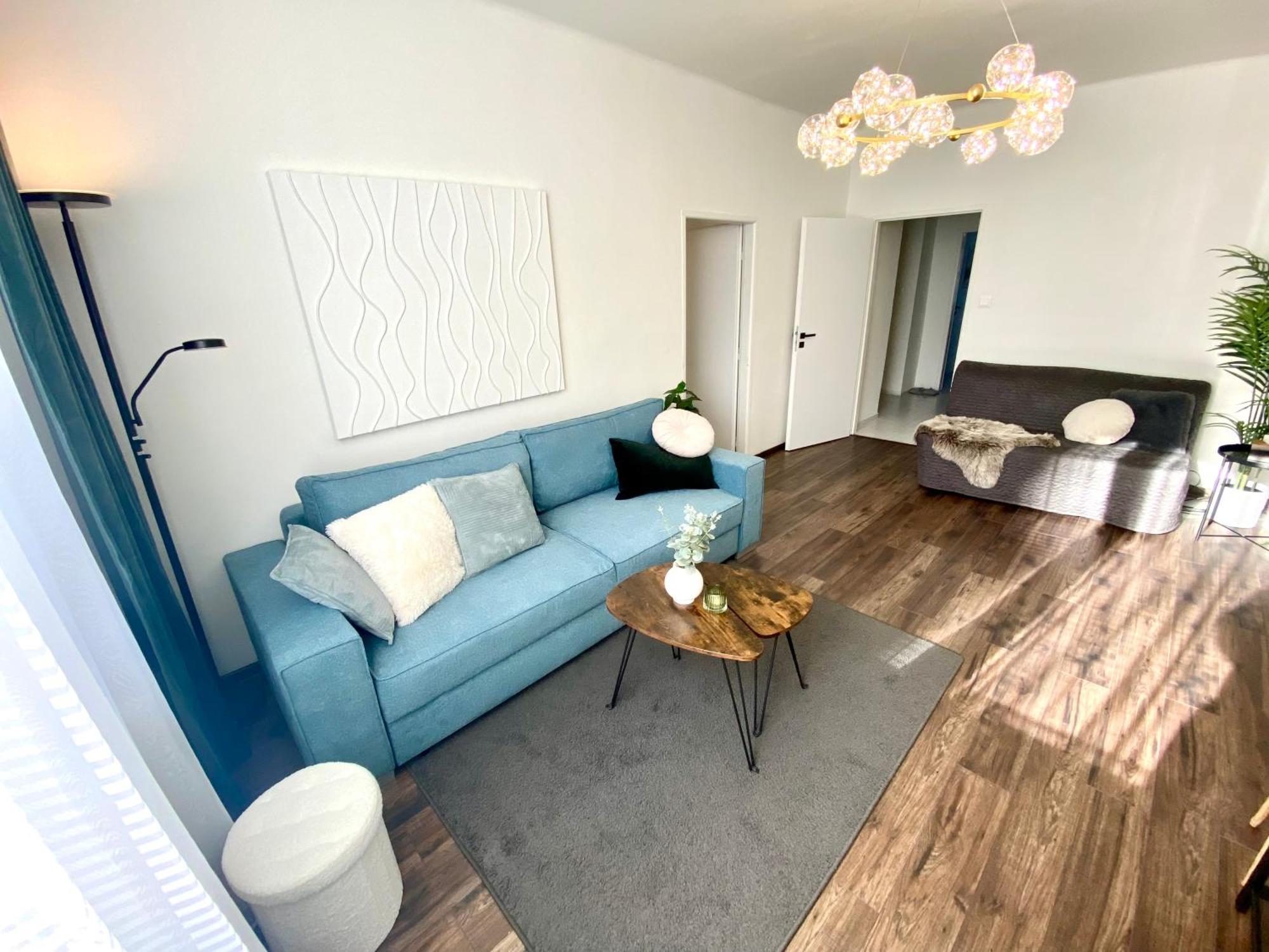 James Dean Apartment - Next To Nivy Bus Station & Mall 布拉迪斯拉发 外观 照片